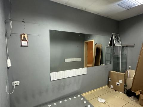 комерційна за адресою Покровська вул., 82