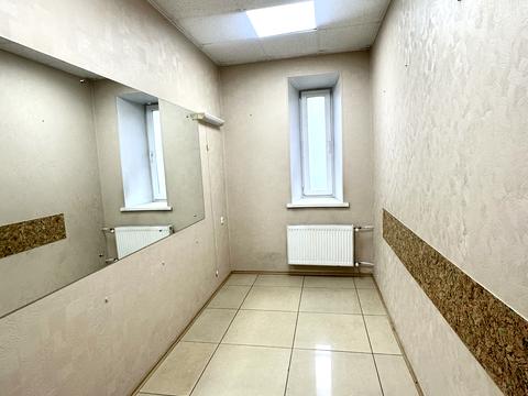 комерційна за адресою Покровська вул., 82