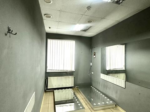 комерційна за адресою Покровська вул., 82