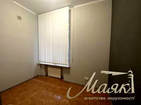 коммерческая по адресу Кловский спуск, 4