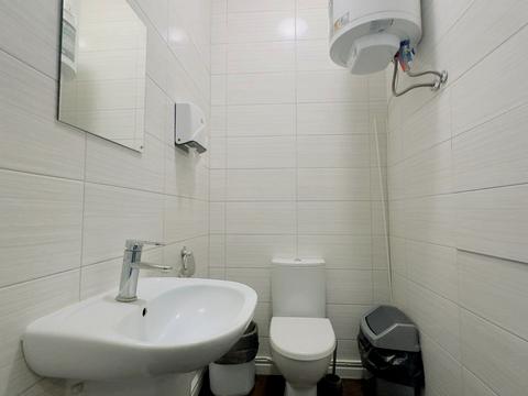 комерційна за адресою Євгена Коновальця вул. (Щорса), 44Б