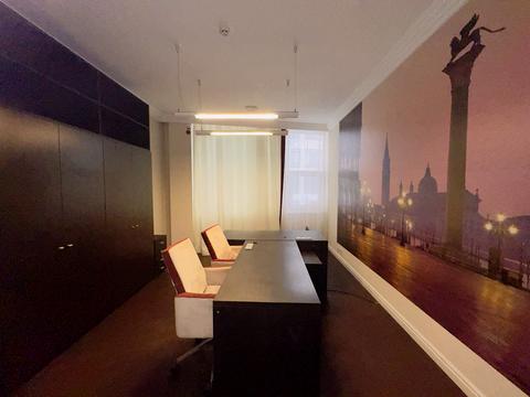 комерційна за адресою Євгена Коновальця вул. (Щорса), 44Б