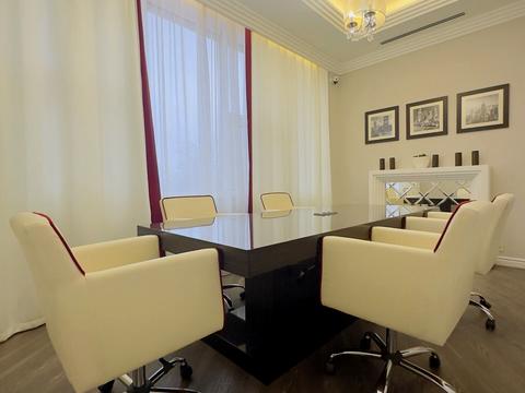 комерційна за адресою Євгена Коновальця вул. (Щорса), 44Б