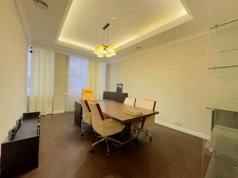 комерційна за адресою Євгена Коновальця вул. (Щорса), 44Б