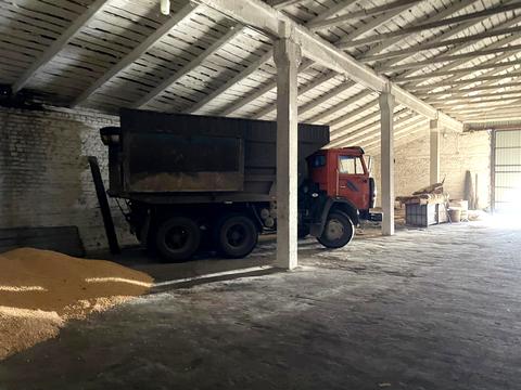 комерційна за адресою Миру, 4