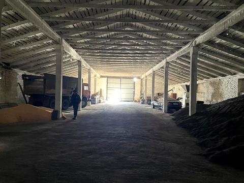 комерційна за адресою Миру, 4