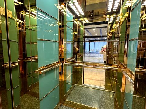 комерційна за адресою Ніни Строкатої вул. (Буніна), 10