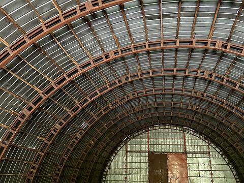 комерційна за адресою Миру, 4