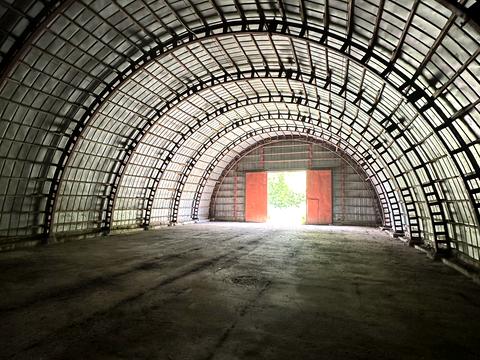 комерційна за адресою Миру, 4