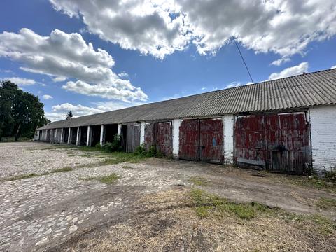 комерційна за адресою Миру, 4