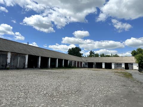 комерційна за адресою Миру, 4