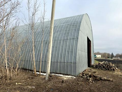 комерційна за адресою Миру, 4