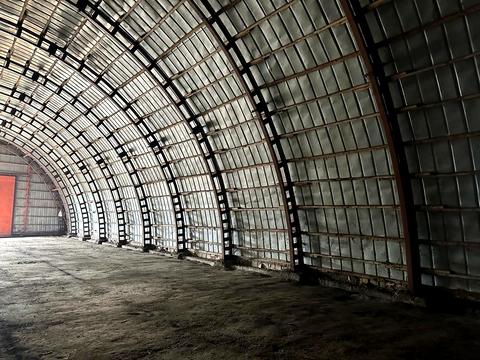 комерційна за адресою Миру, 4