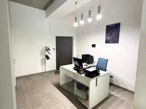 коммерческая по адресу Дмитрия Яворницкого просп. (Карла Маркса), 5