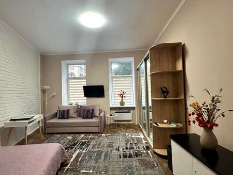 квартира за адресою Дениса Лукіяновича вул., 18