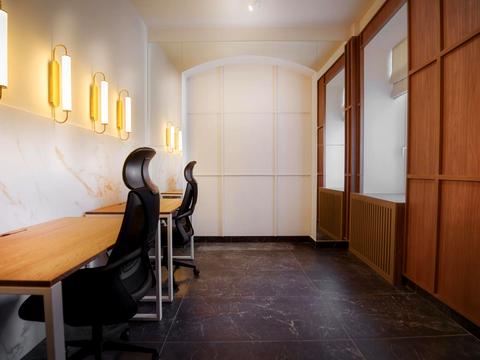 комерційна за адресою Еспланадна вул., 32в