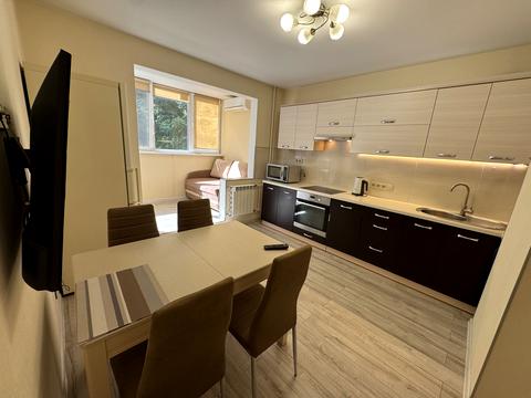 квартира за адресою Анни Ахматової вул., 24