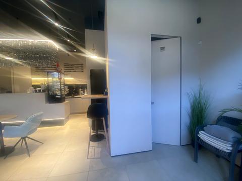 комерційна за адресою Володимирська вул., 75