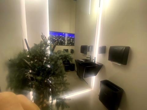 комерційна за адресою Володимирська вул., 75