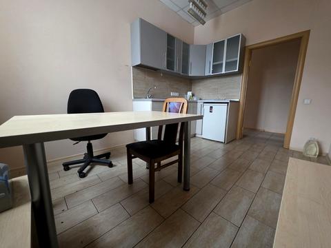 комерційна за адресою Кирилівська вул. (Фрунзе), 160