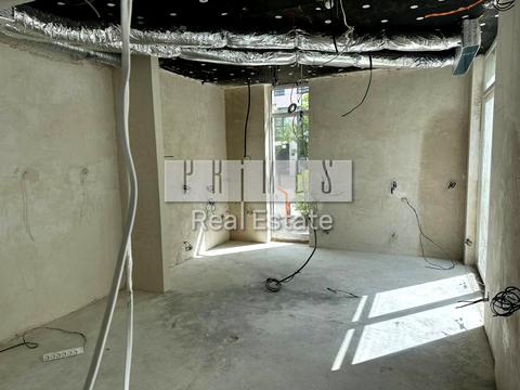 комерційна за адресою Салютна вул., 2б