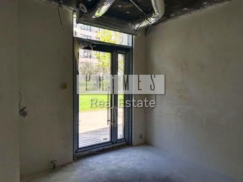 комерційна за адресою Салютна вул., 2б