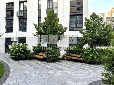 комерційна за адресою Салютна вул., 2б