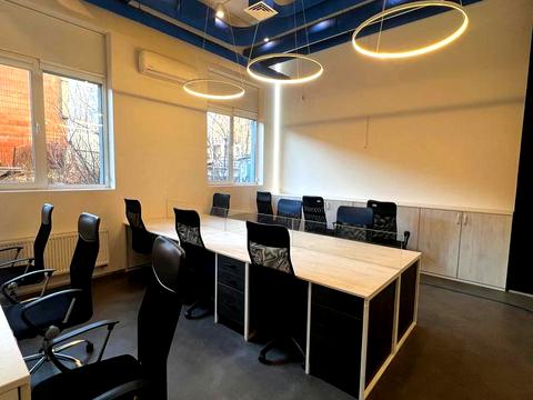 коммерческая по адресу Леся Курбаса просп., 2/13