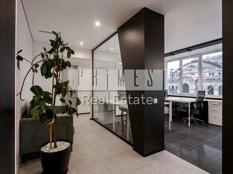 комерційна за адресою Володимирська вул., 51/53