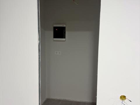 комерційна за адресою Драгоманова вул., 20