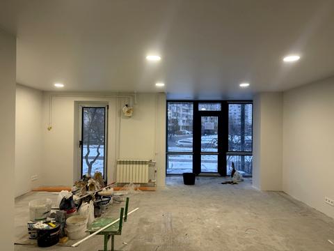 комерційна за адресою Драгоманова вул., 20