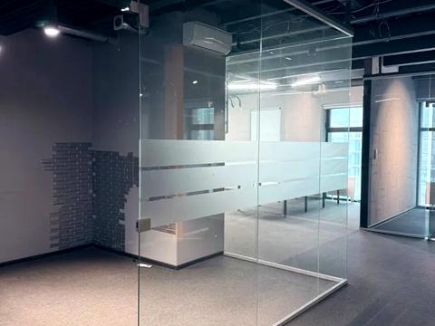 комерційна за адресою Ливарна вул., 4