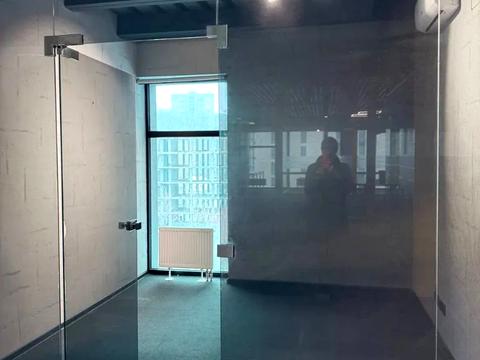 комерційна за адресою Ливарна вул., 4