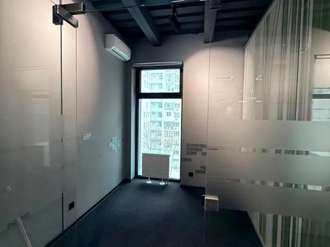 комерційна за адресою Ливарна вул., 4