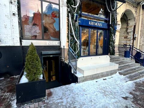 комерційна за адресою Басейна вул., 1/2