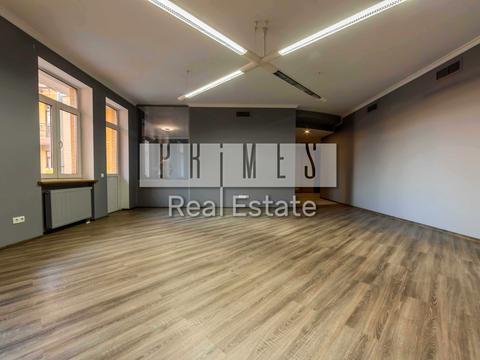 комерційна за адресою Богдана Хмельницького вул., 30/10