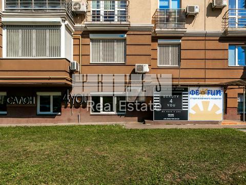 комерційна за адресою Київ, Метрологічна вул., 7-Б