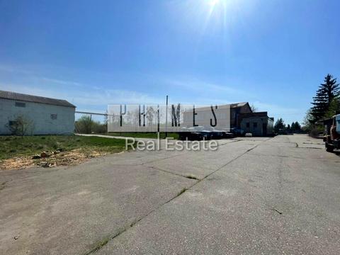 комерційна за адресою Перемоги вул., 8