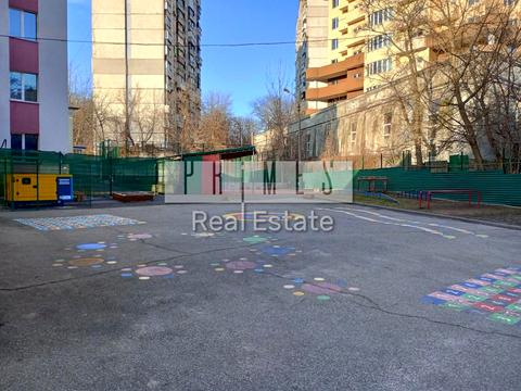 комерційна за адресою Київ, Борщагівська вул., 204