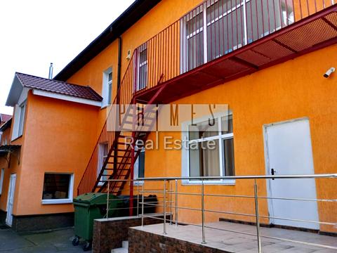 комерційна за адресою Київ, Борщагівська вул., 204