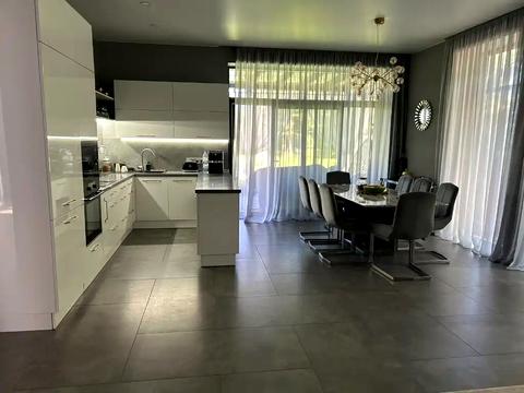 будинок за адресою Кленова