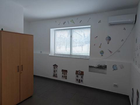 комерційна за адресою Андрія Сахарова вул., 10-Б