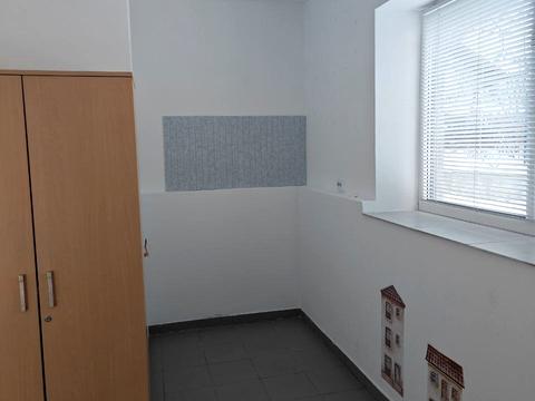 комерційна за адресою Андрія Сахарова вул., 10-Б