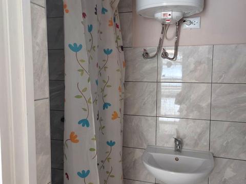 комерційна за адресою Андрія Сахарова вул., 10-Б