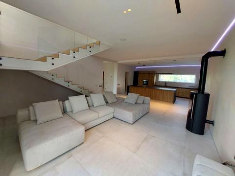 будинок за адресою смт. Обухівка, Кленова