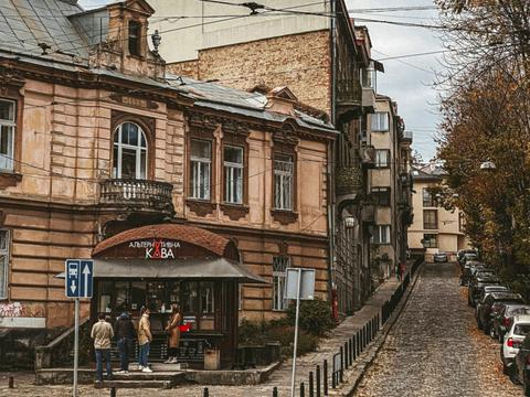 комерційна за адресою Юрківська вул., 16