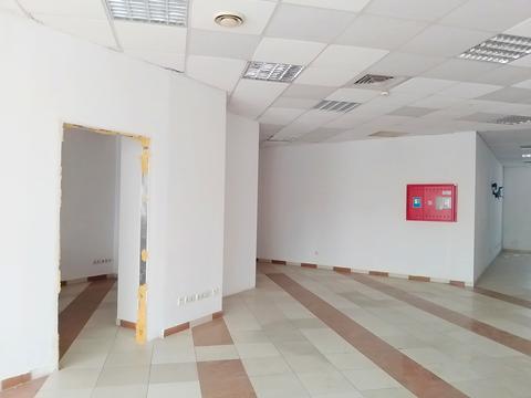 комерційна за адресою Андрія Мельника вул., 2