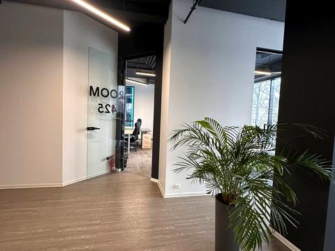 комерційна за адресою Наукова вул., 7