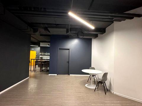 комерційна за адресою Наукова вул., 7