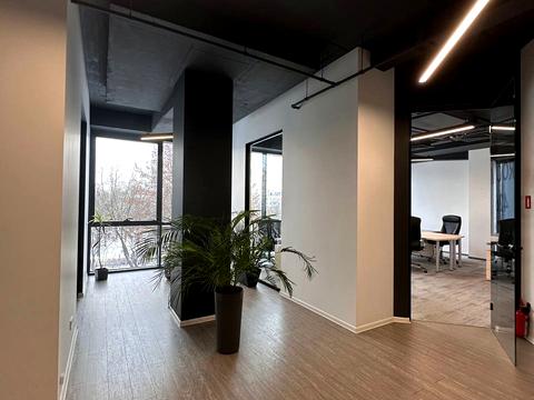 комерційна за адресою Наукова вул., 7